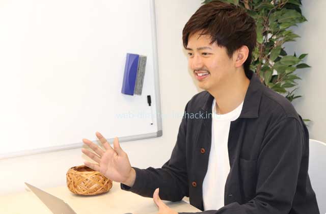 株式会社ポテパン代表取締役の宮﨑大地社長が面談カウンセリングブースにて熱く語る様子の写真