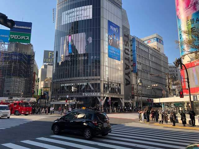 渋谷スクランブル交差点からQフロント・西武渋谷店方面を撮った写真