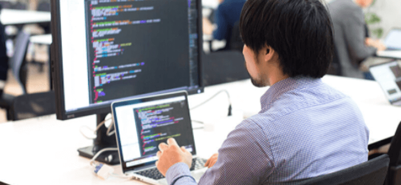 テックキャンプエンジニア転職の個人プロダクト開発の様子の写真