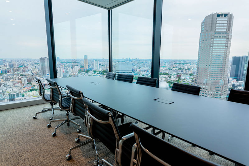 レバテックフリーランスの面談に使う会議室と渋谷の景色の写真