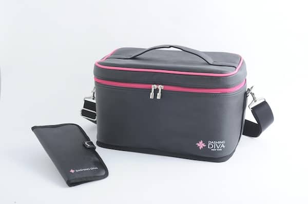 ヒューマンアカデミーのネイリスト講座Wプレゼントキャンペーンでもらえる[DASHING DIVA] バニティバッグ（ブラシケース付）の画像